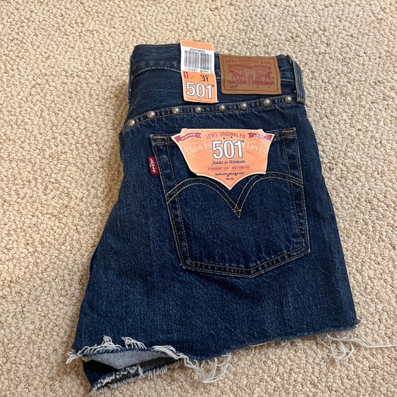 NWT Levi's high waisted studded denim shorts - Picture 2 of 3